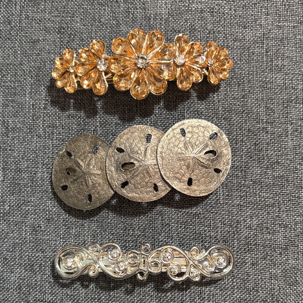 3 hair clips!